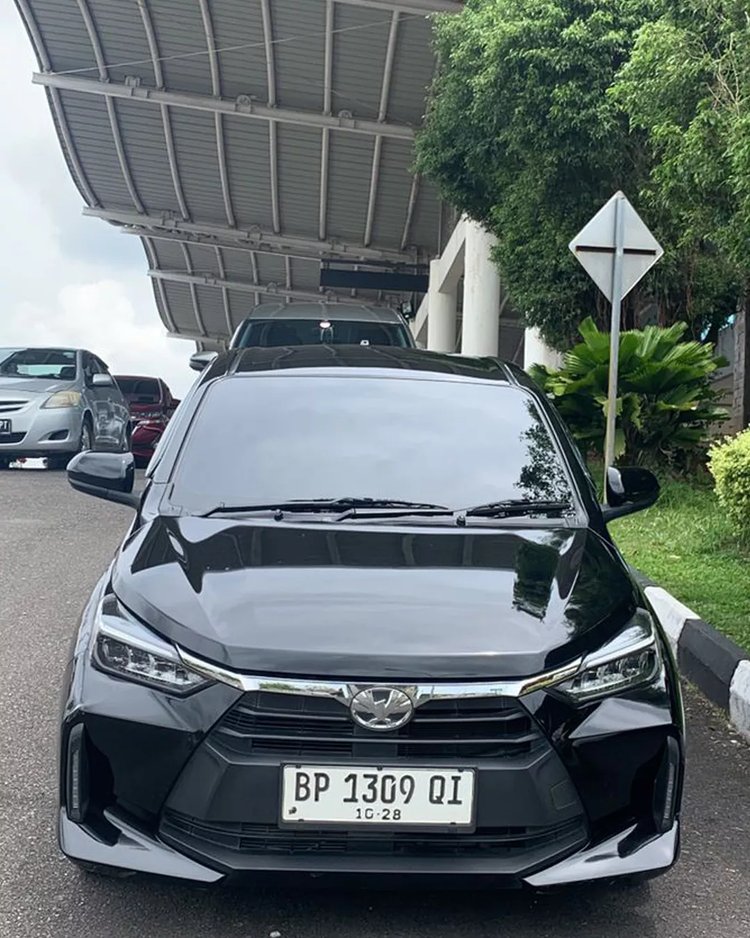 All New Agya hitam tersedia untuk disewa 24 jam di Bintan dan Tanjung Pinang, pilihan hemat untuk rental mobil lepas kunci atau dengan sopir.