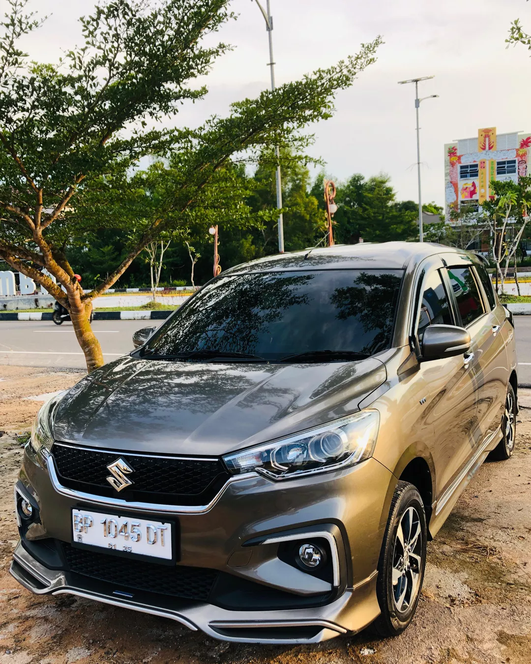 All New Ertiga dari ARJ Rentcar & Travel tersedia untuk rental mobil 24 jam di Bintan dan Tanjung Pinang, cocok untuk perjalanan keluarga dan bisnis.
