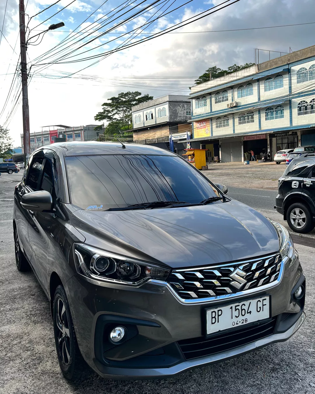 Unit 4 All New Ertiga dari ARJ Rentcar & Travel tersedia untuk disewa 24 jam di Bintan dan Tanjung Pinang, nyaman untuk keluarga dan kebutuhan bisnis.