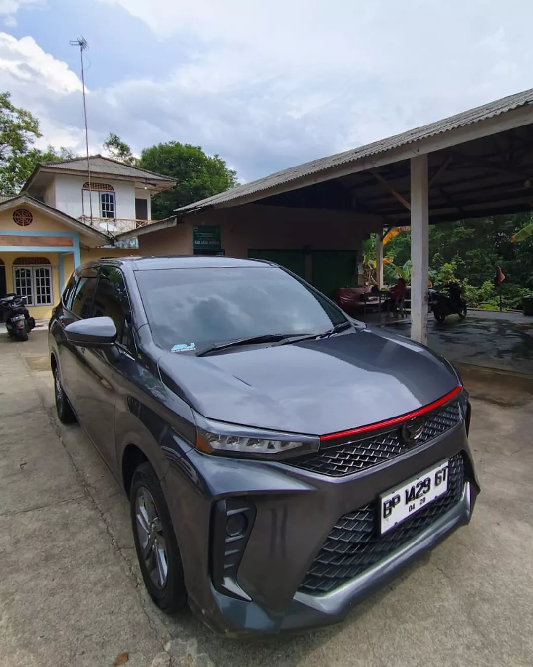 All New Xenia tersedia di ARJ Rentcar & Travel untuk layanan rental mobil 24 jam di Bintan dan Tanjung Pinang, cocok untuk perjalanan aman dan nyaman.