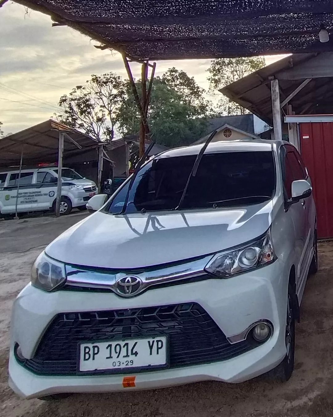 Grand Veloz putih bersih siap disewa di Bintan dan Tanjung Pinang, tersedia layanan rental mobil 24 jam dengan pilihan driver atau lepas kunci.