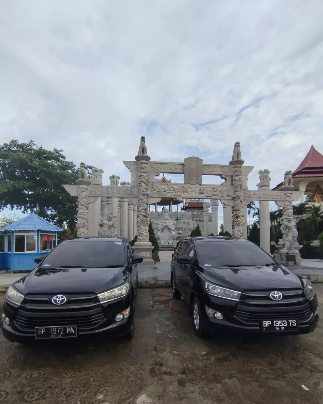 Innova Reborn Unit 3 dari ARJ Rentcar & Travel tersedia untuk disewa 24 jam di Bintan dan Tanjung Pinang, ideal untuk perjalanan keluarga maupun tamu bisnis.