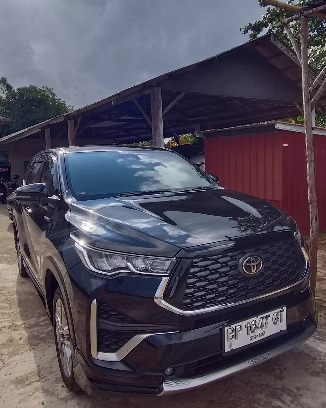 Innova Zenix Unit 3 milik ARJ Rentcar & Travel tersedia untuk rental mobil 24 jam di Bintan dan Tanjung Pinang, cocok untuk perjalanan nyaman dan bergaya.
