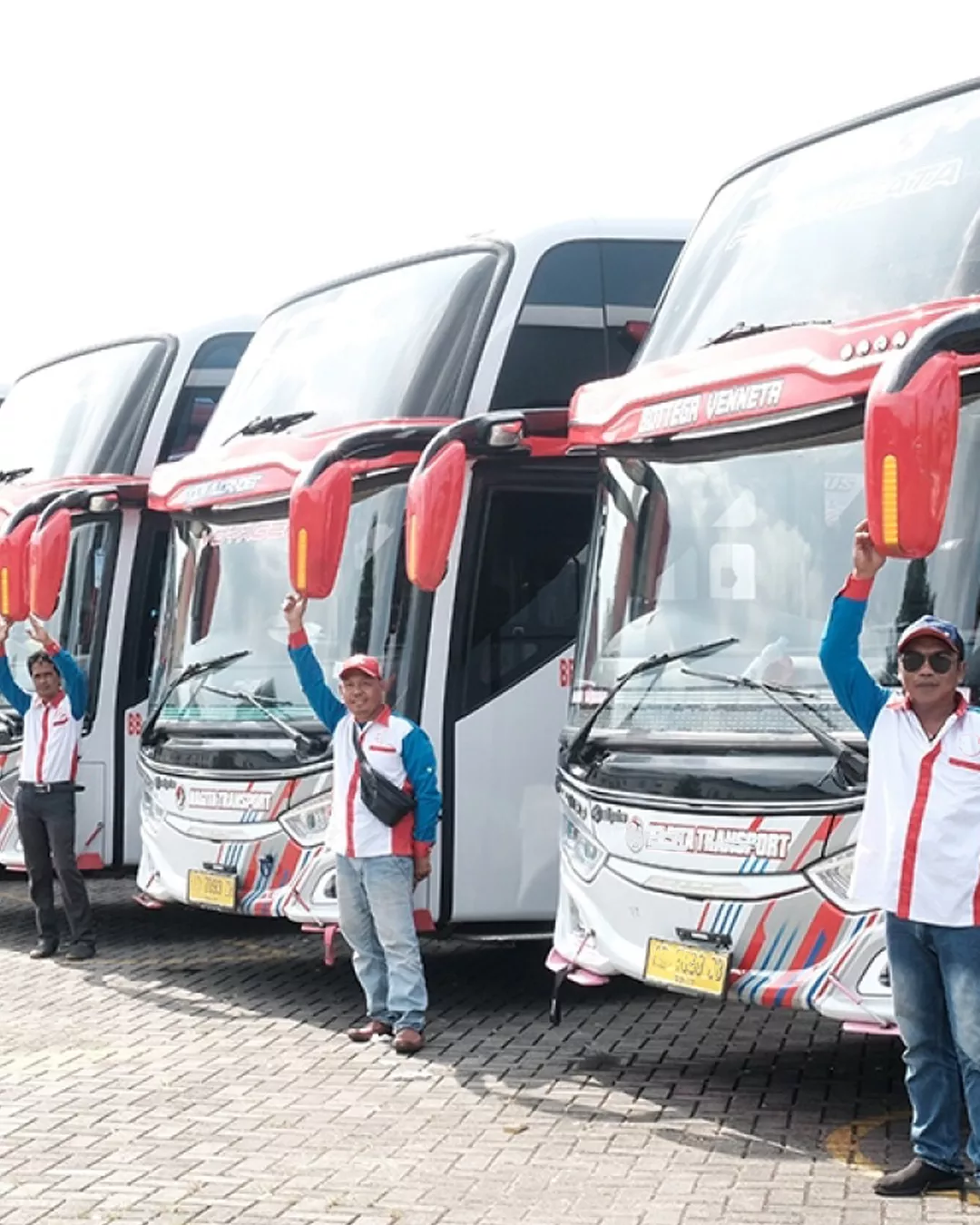 Rental bus 31 seat murah di Bintan & Tanjung Pinang, plus driver berpengalaman, armada bersih & nyaman.