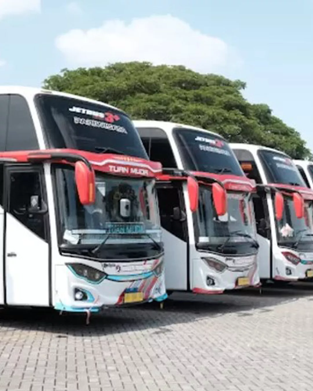Rental bus 35 seat murah di Bintan & Tanjung Pinang, lepas kunci atau plus driver, armada bersih & nyaman.